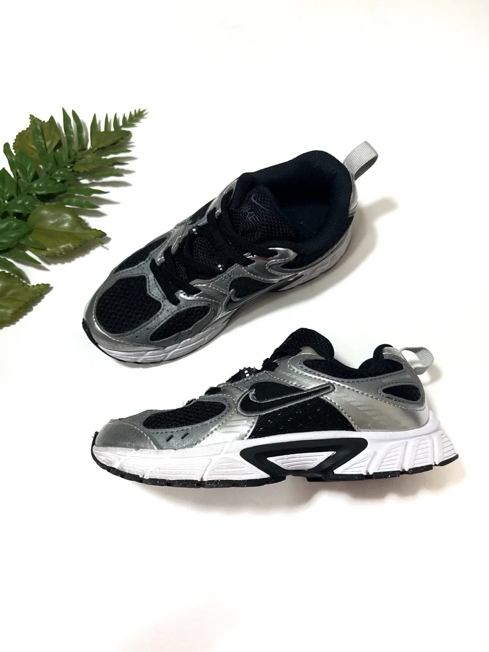 Nike V5 RNR Sneakers - Black/ Silver- Boys Size 1